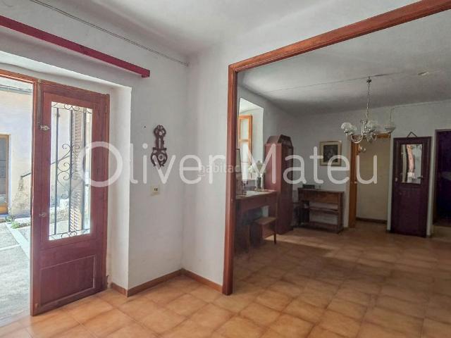 Casa en venta en Baleares Selva. OPORTUNIDAD CASA MALLORQUINA EN SELVA CON PATIO TERRAZA Y GARAJE PROPIO. Casas.