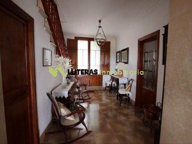 Casa en venta en Baleares Selva. Gran casa de pueblo con vistas panorámicas en Selva. Casas.