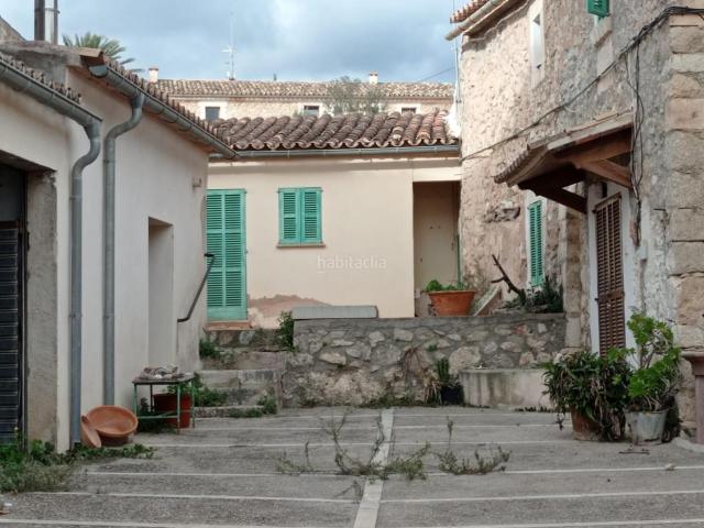 Casa en venta en Baleares Selva. Casa de pueblo con carácter mallorquín y gran potencial en Selva. Casas.
