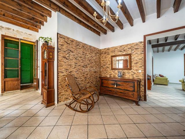 Casa en venta en Baleares Selva. Casa de pueblo en el corazón de Selva con patio y sótano. Casas.