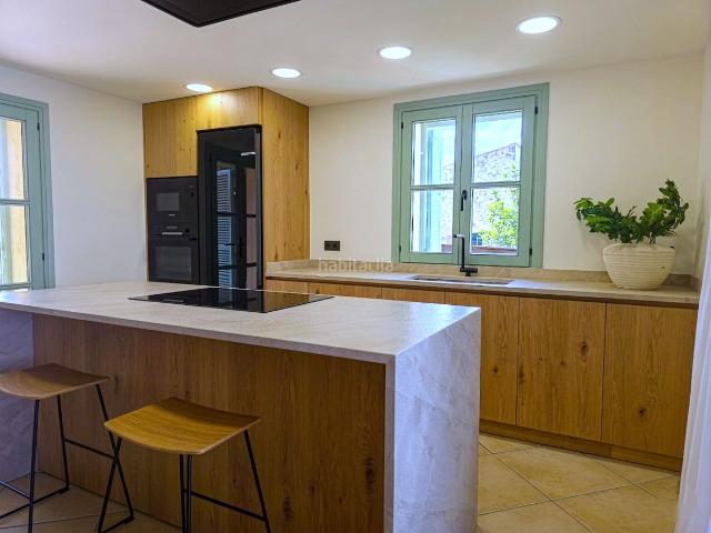 Casa en venta en Baleares Sineu. Casa completamente renovada en el centro de Sineu con piscina. Casas.