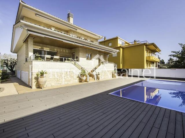 Casa en venta en Banyoles. Excellent xalet amb piscina a tocar de lEstany de Banyoles. Casas.