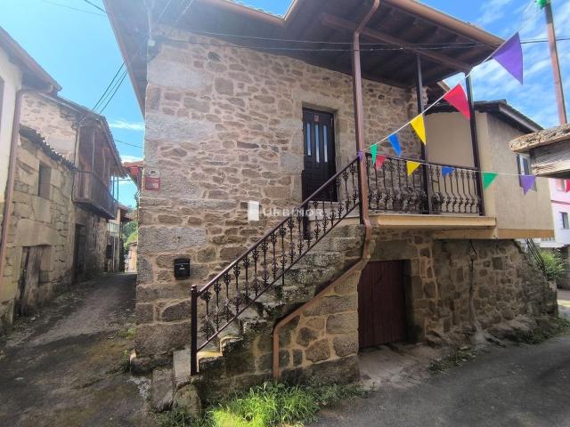 Casa en venta en Barbadás. CASA con encanto. Ubicación privilegiada en BENTRACES Barbadás. Casas.