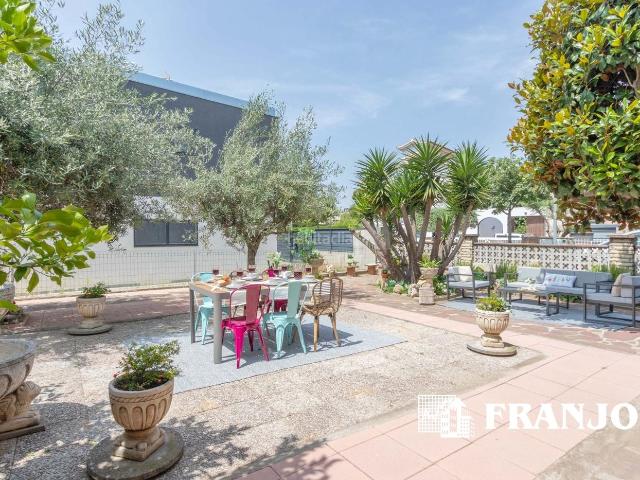 Casa en venta en Barberà del Vallès, Ca n´Esteper Can Gorgs Can Gorgs II. CASA de 217 m2 sobre parcela de 420 m2 orientada al SUROESTE. UNA DE LAS MEJORES PARCELAS POR DIMENSIONES Y UBICACIÓN. Casas.