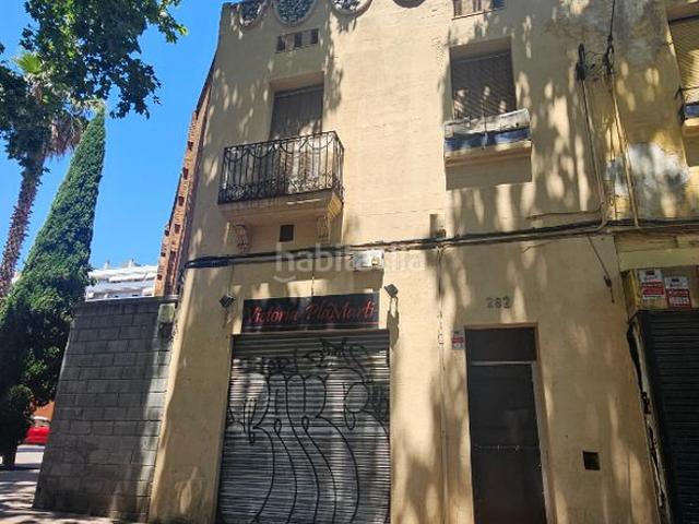Casa en venta en Barcelona, Turó de la Peira. Una pieza con historia en el corazón de Virrei Amat. Un proyecto único para crear algo extraordinario. Casas.