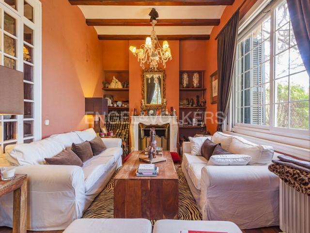 Casa en venta en Barcelona, Vallvidrera Tibidabo Les Planes. Preciosa casa Modernista catalogada con jardín y excelentes vistas al Vallés en Vallvidrera. Casas.