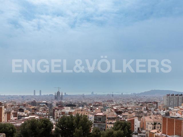 Casa en venta en Barcelona, Can Baró. Lujosa casa de diseño con terrazas, piscina y vistas. Casas.