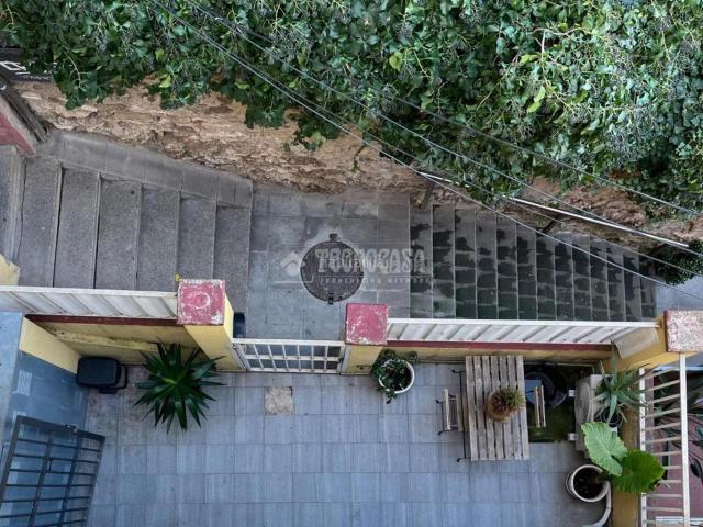 Casa en venta en Barcelona, Carmel. Casa en venta en Barcelona. Casas.