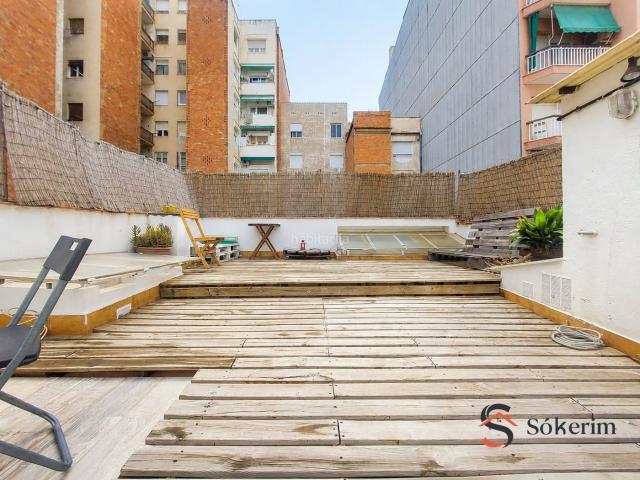 Casa en venta en Barcelona, El Camp de l´Arpa del Clot. CASA CON ENCANTO EN EL CENTRO DE BARCELONA. Casas.