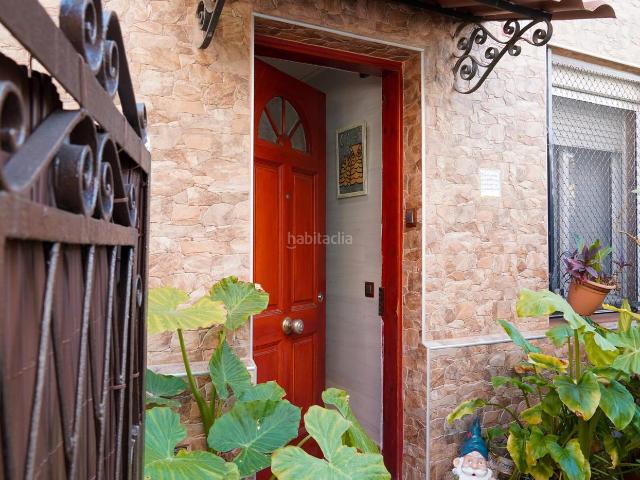 Casa en venta en Barcelona, La Marina del Port. CASA EXCLUSIVA REFORMADA CON 3 ORIENTACIONES. Casas.