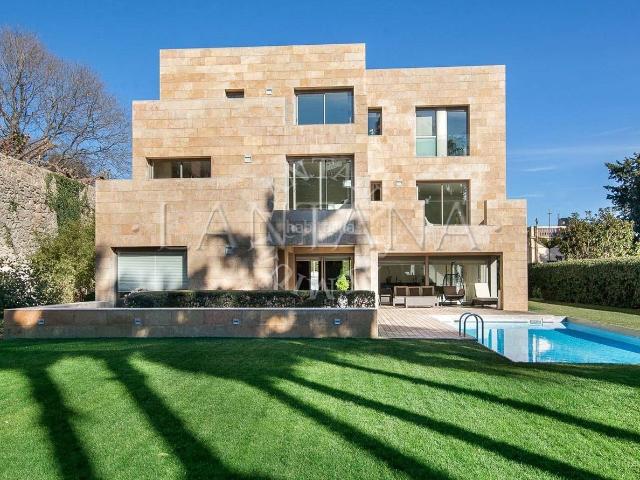 Casa en venta en Barcelona, Pedralbes. EXCLUSIVA CASA CON JARDÍN EN PEDRALBES. Casas.