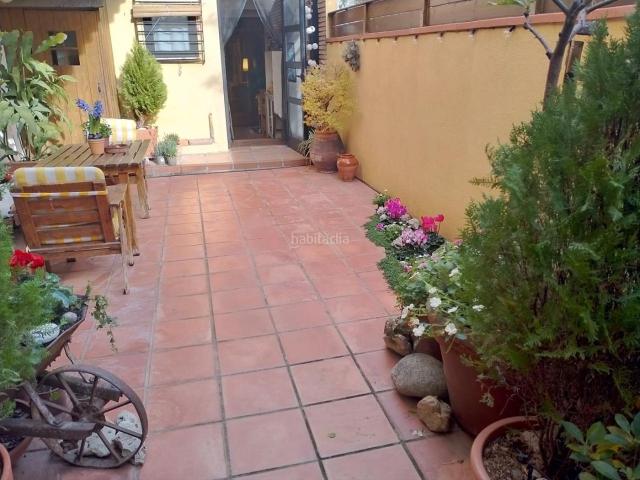 Casa en venta en Barcelona, Sant Andreu de Palomar. Exclusiva casa con jardín y terraza de dos plantas. Casas.