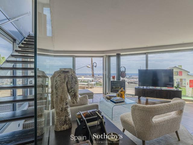 Casa en venta en Barcelona, Sarrià. Casa de cuatro plantas con vistas excepcionales de Barcelona. Casas.