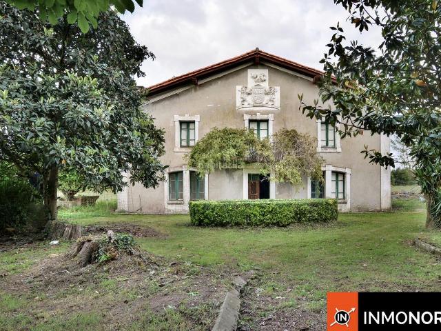 Casa en venta en Bárcena de Cicero. Casa Velarde casona catalogada con jardín. Casas Bárcena de.