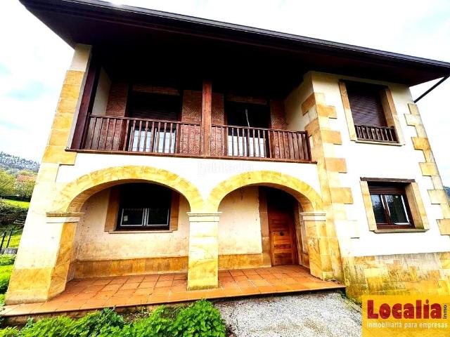 Casa en venta en Bárcena de Cicero. Chalet aislado en venta en Bárcena de Cicero. Casas Bárcena de.