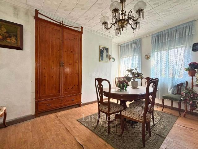 Casa en venta en Barco de Valdeorras O. CASA TRADICIONAL CON JARDÍN Y BALCONADA EN VILOIRA PARA REFORMAR. Casas Barco de Valdeorras.