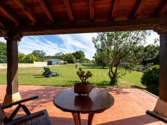 Casa en venta en Bareyo, Ajo. En Ajo se vende espectacular casa de más de 300 m2 con 4 habitaciones y 2 baños. Casas.