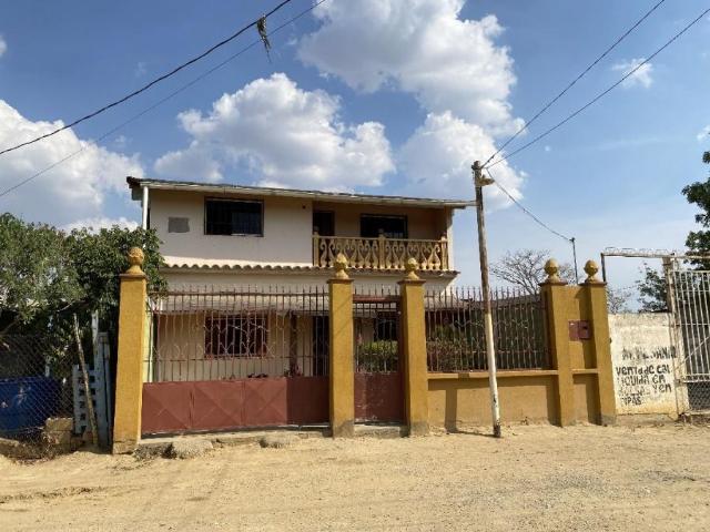 Casa en Venta en Barquisimeto Lara 100 m2. 4 hab
