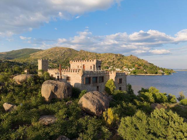 Casa en venta en Barraco El. ISLA CENTINELA UNA ISLA PRIVADA CON CASTILLO. Casas Barraco.