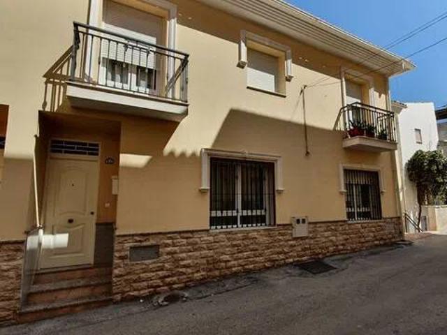 Casa en Venta en Baza