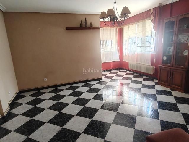 Casa en venta en Baza. CASA CON COCHERA. Casas.