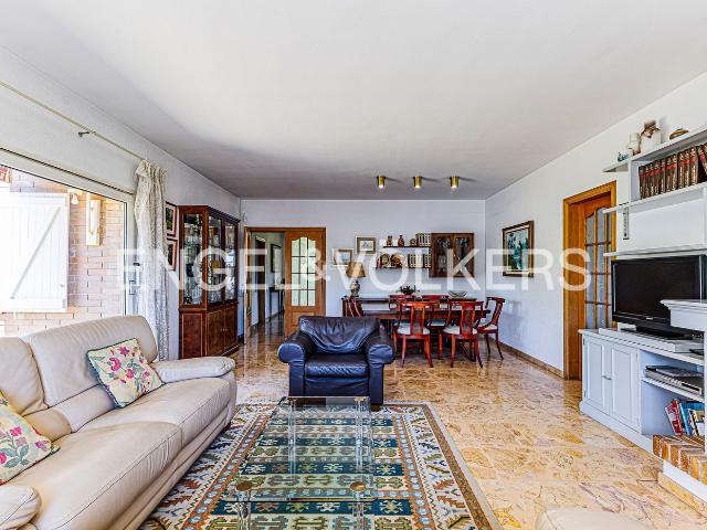 Casa en venta en Begues. Tradición, elegancia y calidad en una propiedad singular. Casas.