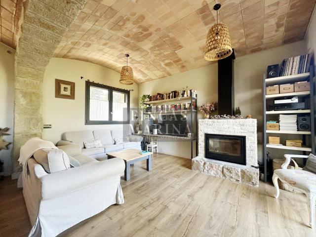 Casa en venta en Begues. Una Residencia Única en Begues. Casas.