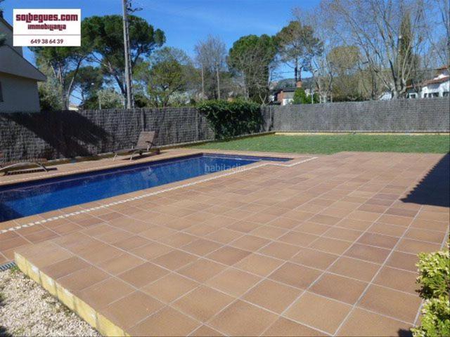 Casa en venta en Begues. Begues Centro Acogedora Casa obra vista piscina. Casas.