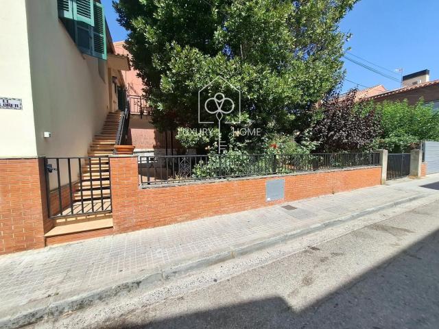 Casa en venta en Begues. CASA CON JARDIN CENTRO BEGUES. Casas.