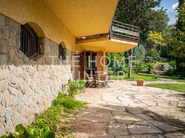 Casa en venta en Begues. Casa de lujo de 479 m2 con piscina en venta en Begues. Casas.
