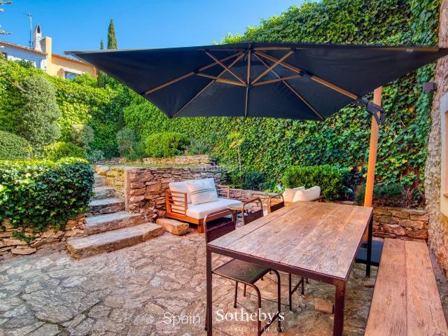 Casa en venta en Begur, Begur Costa Brava. Bonita casa de pueblo con piscina en el centro de Begur. Casas.