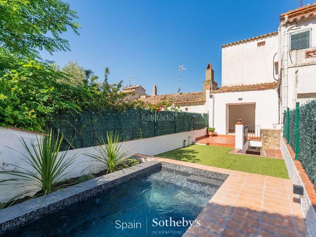 Casa en venta en Begur, Begur Costa Brava. Encantadora casa con piscina en el centro de Begur. Casas.