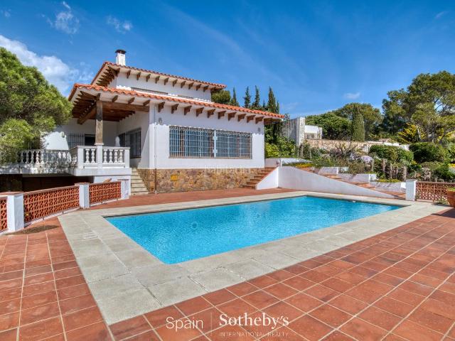 Casa en venta en Begur, Fornells Aiguablava Costa Brava. Encantadora propiedad con vistas al mar y a la montaña, Tamariu. Casas.