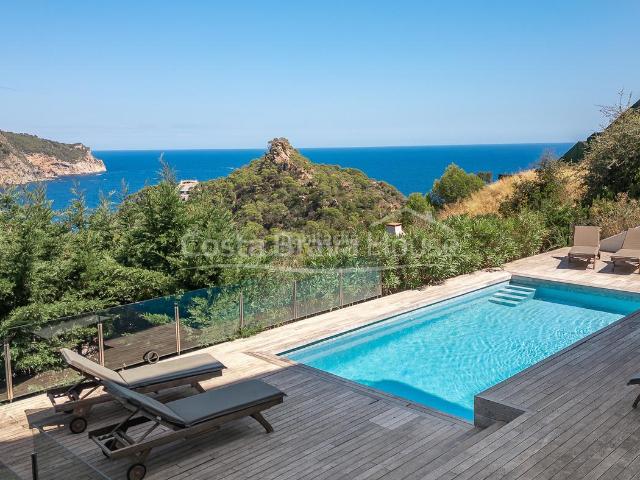 Casa en venta en Begur, Fornells Aiguablava Costa Brava. Villa con vistas panorámicas al mar y licencia turística en venta en Aiguablava, Begur. Casas.