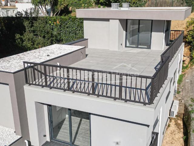 Casa en venta en Begur, Residencial Begur Esclanyà Costa Brava. Casa para estrenar a unos minutos del centro de Begur y de la playas de la Costa Brava. Lujo y eficiencia. Casas.