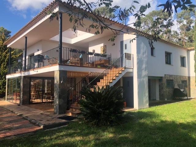 Casa en venta en Begur, Residencial Begur Esclanyà Costa Brava. Casa individual con gran terreno. Casas.