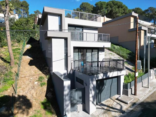 Casa en venta en Begur, Residencial Begur Esclanyà Costa Brava. Casa moderna con grandes terrazas y buena orientación en Begur. Casas.