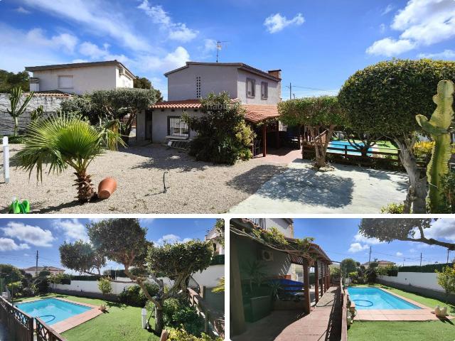 Casa en venta en Bellvei. Espectacular casa en La Baronia con dos piscinas. Casas.