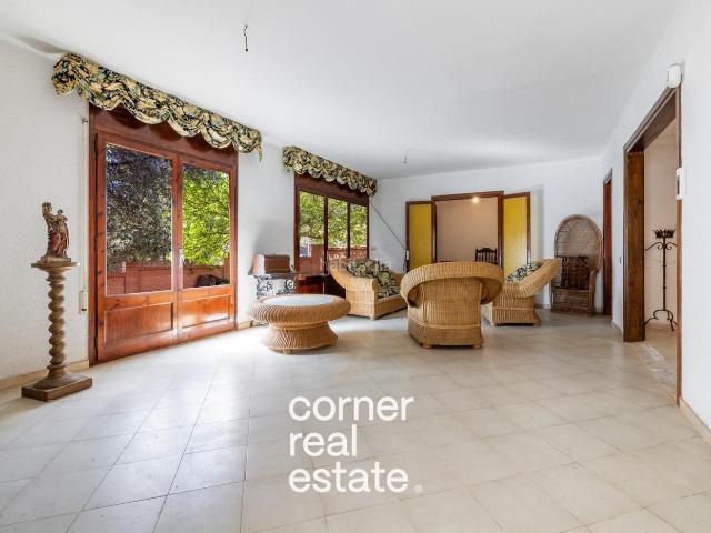 Casa en venta en Bellaterra. Casa unifamiliar con gran potencial en venta en Bellaterra Cerdanyola del Vallès. Casas.