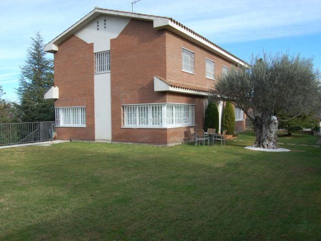 Casa en venta en Bellaterra. Molt bona casa. Casas.