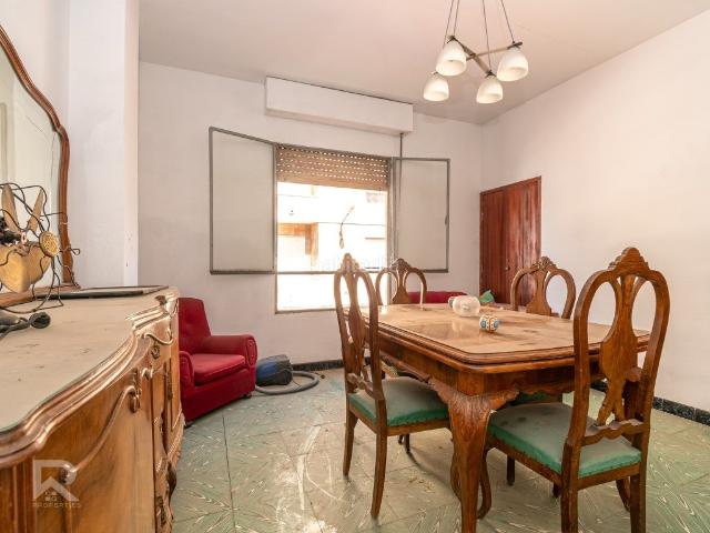 Casa en venta en Bellreguard. CASA CON GRAN POTENCIAL EN ZONA CENTRO. Casas.