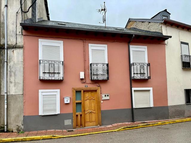 Casa en venta en Bembibre. ? ¡CASA EN VENTA EN SAN ROMÁN DE BEMBIBRE! ? ? ¡LISTA PARA ENTRAR A VIVIR! ?. Casas.