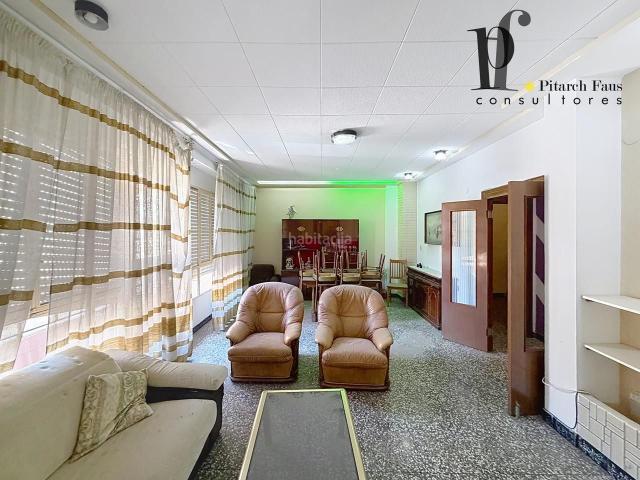 Casa en venta en Benaguasil. LA CASA QUE ESPERA TU AMBICIÓN DOS PLANTAS, DOS ENTRADAS Y TODA UNA VIDA EN OPORTUNIDAD. Casas.