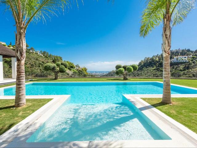 Casa en venta en Benahavís, Benahavís pueblo. Chalet Independiente en El Madroña. Casas.