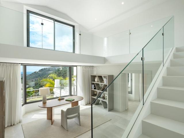 Casa en venta en Benahavís, El Madroñal. EXCEPCIONAL FINCA CON VISTAS PANORÁMICAS AL MAR EN EL MADROÑAL. Casas.