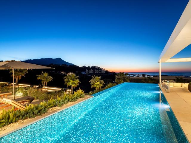 Casa en venta en Benahavís, El Madroñal. Impresionante villa de ocho dormitorios en la comunidad cerrada de El Madroñal, Benahavis. Casas.