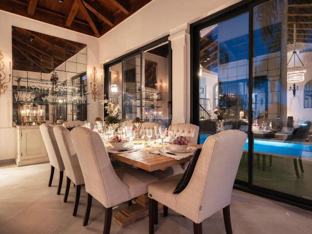 Casa en venta en Benahavís, El Madroñal. Lujosa villa andaluza de cuatro dormitorios ubicada en El Madroñal, Benahavís. Casas.