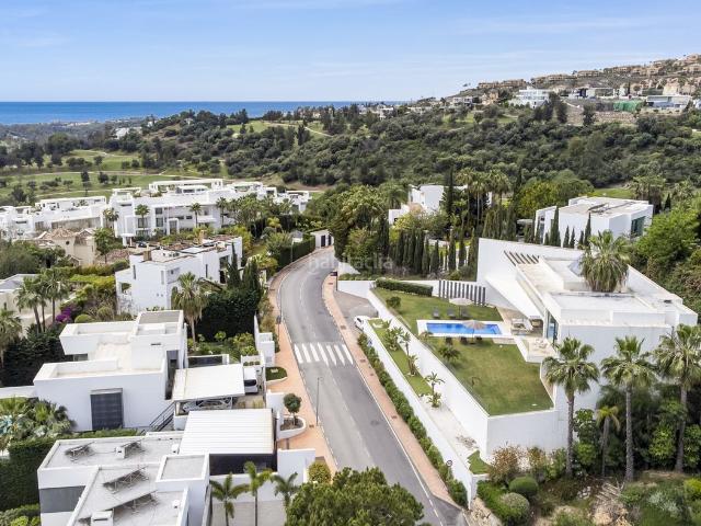 Casa en venta en Benahavís, La Alquería. Villa Contemporánea de Lujo con Vistas al Mar en La Alquería, Benahavís. Casas.