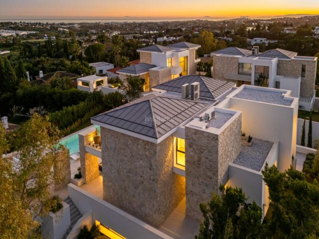Casa en venta en Benahavís, La Quinta. Exquisita villa de lujo de cinco dormitorios en Benahavís, Málaga. Casas.