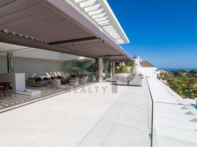 Casa en venta en Benahavís, La Quinta. Modern brand new five bedroom villa with sea and golf views in La Quinta. Casas.